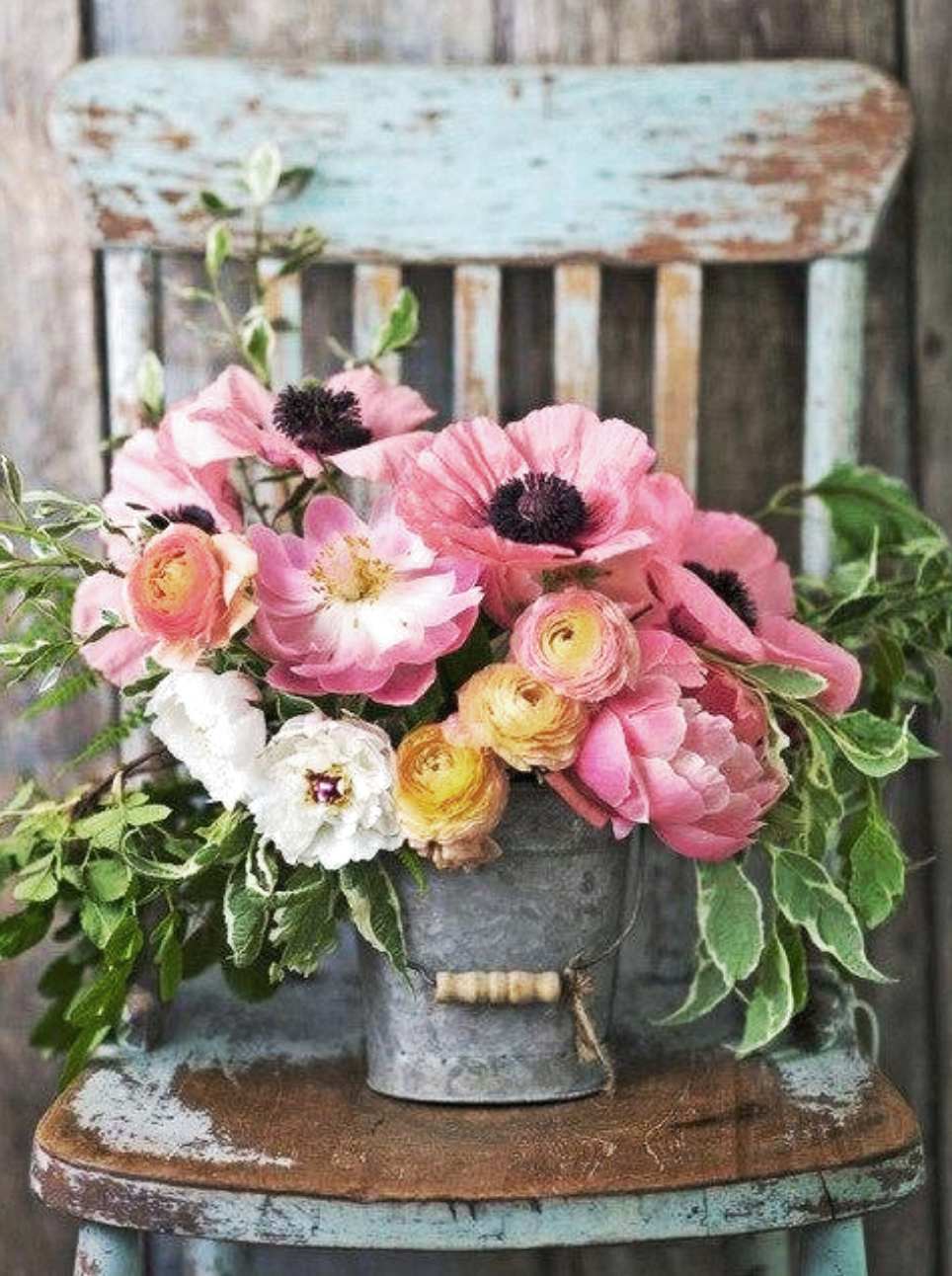 <div class='list-title'>Romantic bouquet</div><div class='list-plustitle'>needlepoint kit</div>